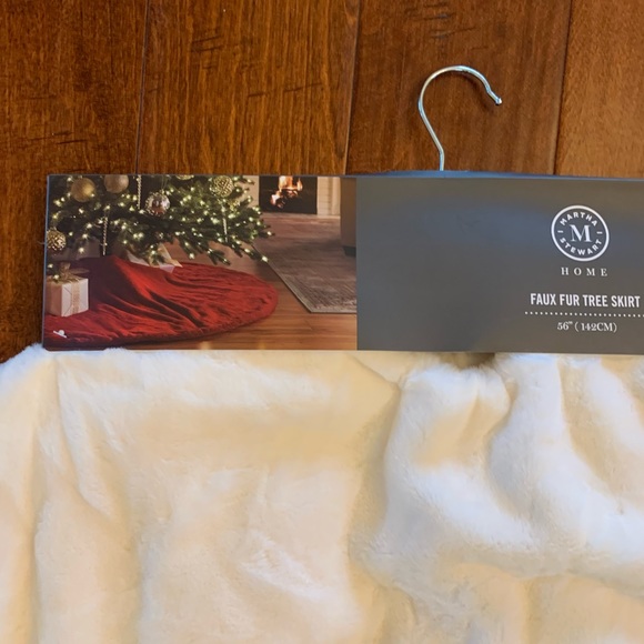 Martha Stewart Christmas Tree Skirt White Faux Fur Skylands Collection Faux Fur - Picture 2 of 6